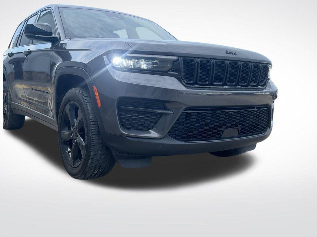 used 2024 Jeep Grand Cherokee car, priced at $33,000