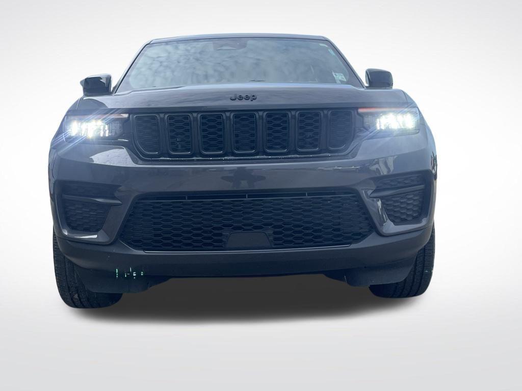 used 2024 Jeep Grand Cherokee car, priced at $33,000
