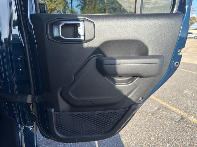 new 2025 Jeep Wrangler car, priced at $51,620