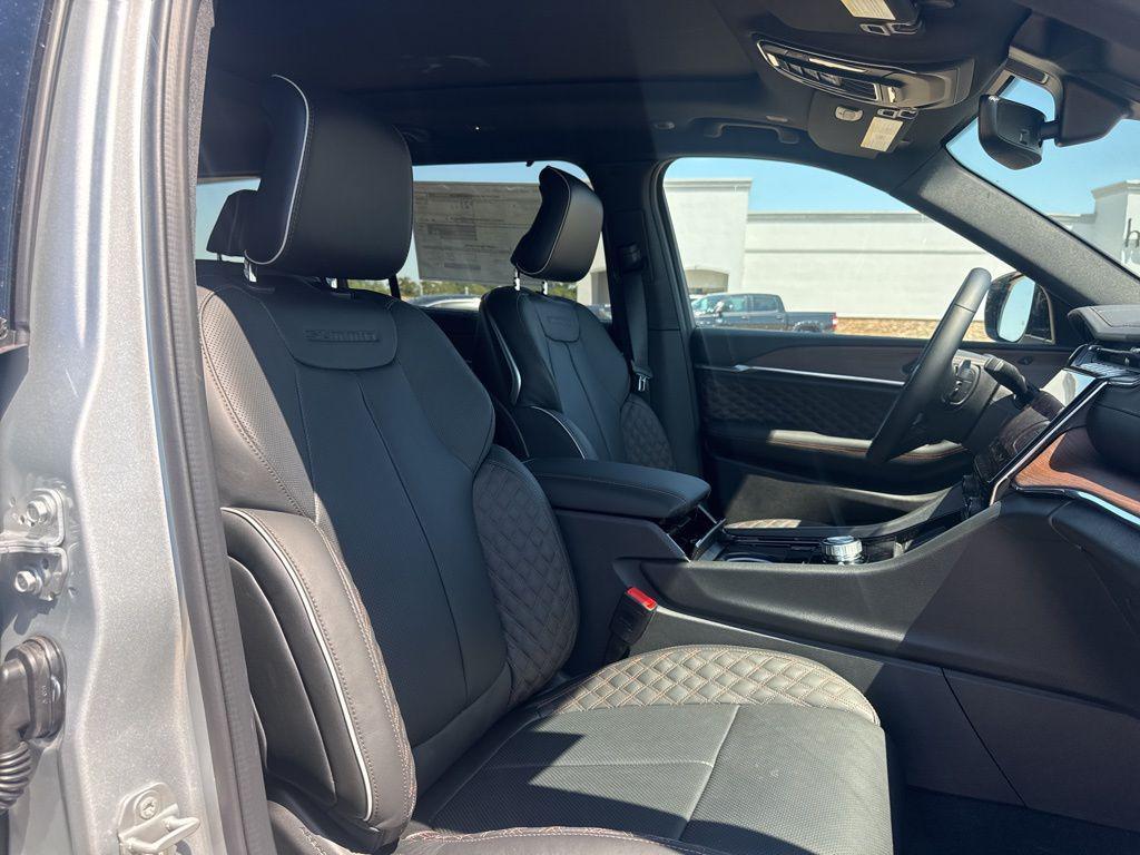 new 2025 Jeep Grand Cherokee L car, priced at $57,555