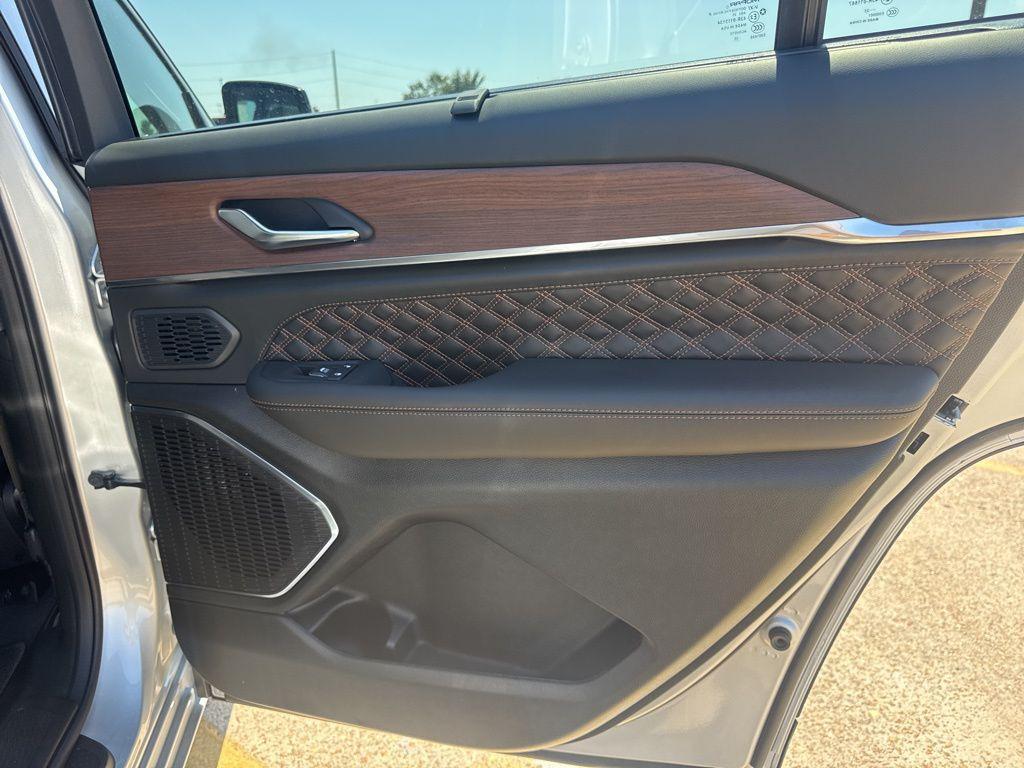 new 2025 Jeep Grand Cherokee L car, priced at $57,555