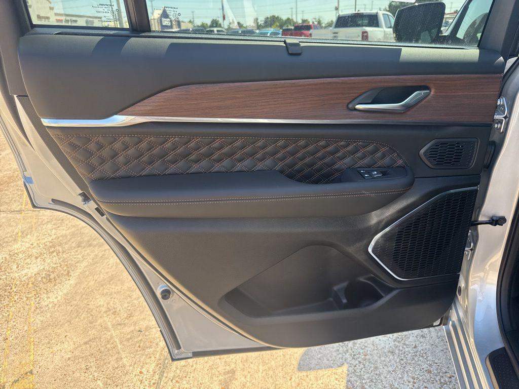 new 2025 Jeep Grand Cherokee L car, priced at $57,555