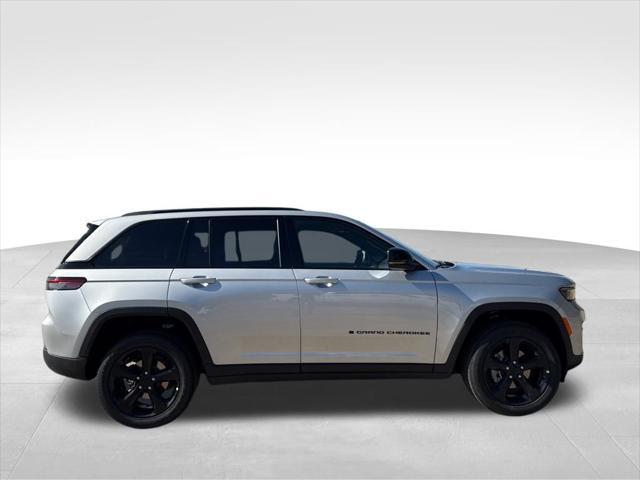 new 2025 Jeep Grand Cherokee car, priced at $40,170