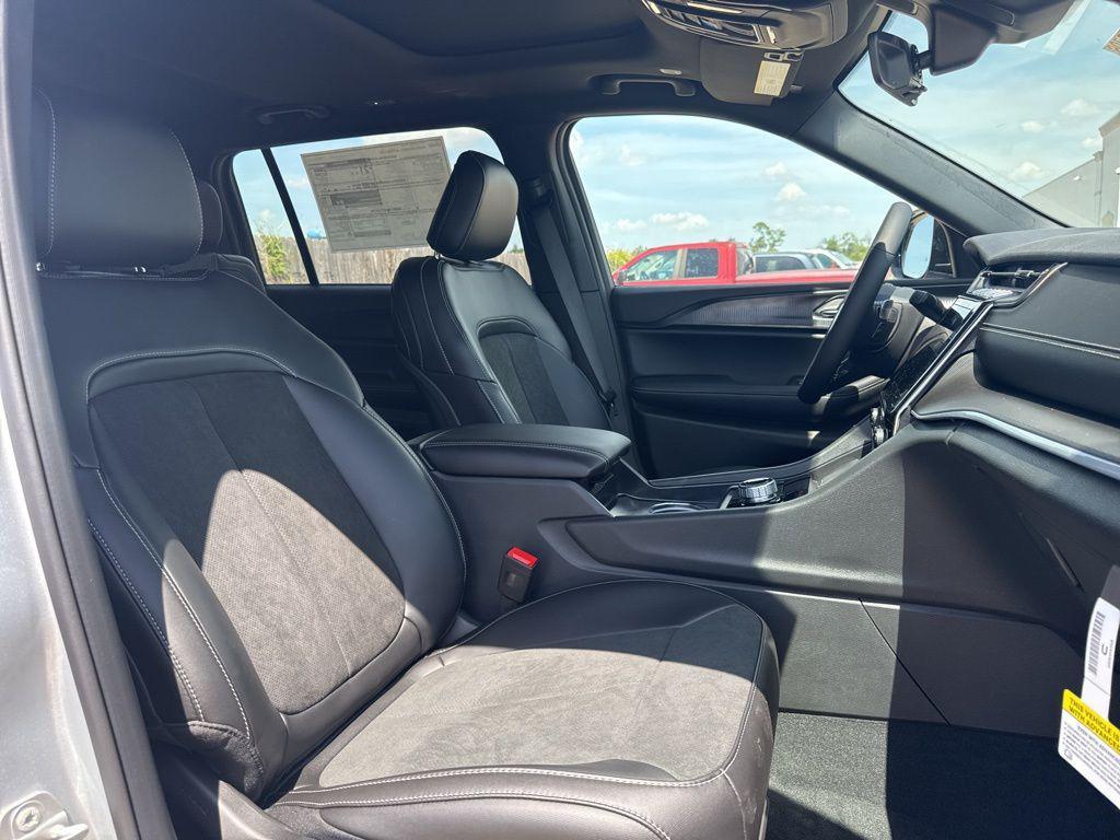 new 2025 Jeep Grand Cherokee L car, priced at $45,370