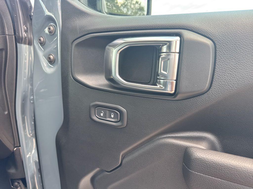 new 2025 Jeep Wrangler car, priced at $51,860