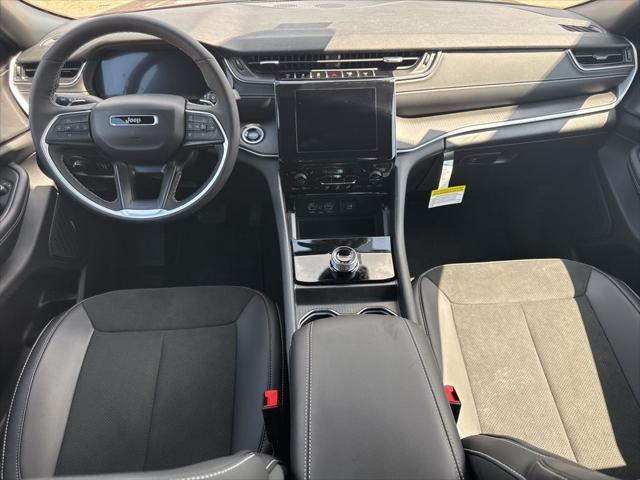 new 2025 Jeep Grand Cherokee car, priced at $39,370