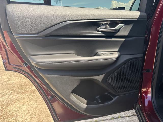 new 2025 Jeep Grand Cherokee car, priced at $39,370