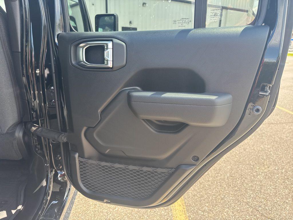 new 2025 Jeep Wrangler car, priced at $47,035