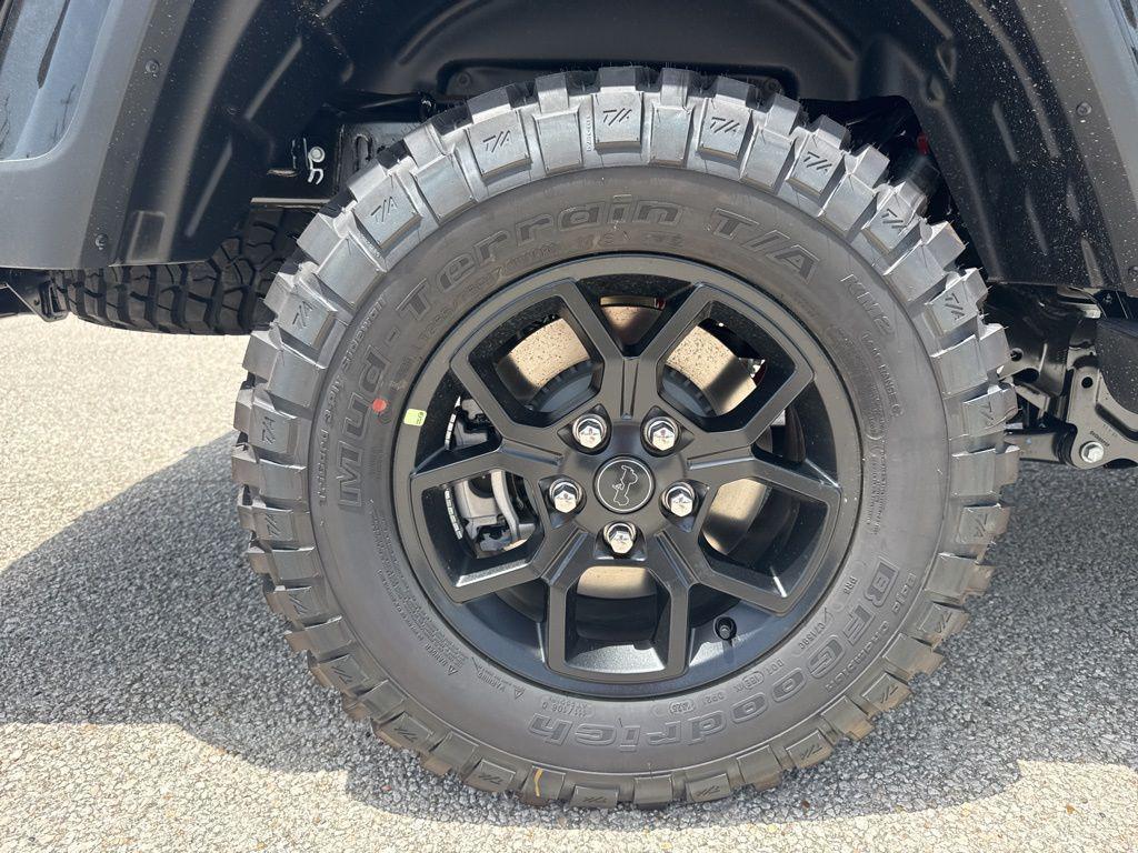 new 2025 Jeep Gladiator car, priced at $43,980
