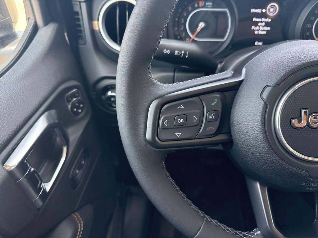 new 2025 Jeep Gladiator car, priced at $43,980