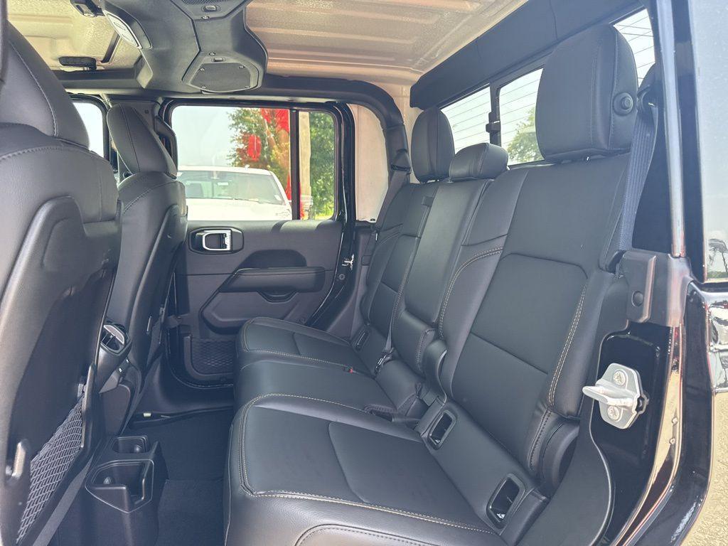 new 2025 Jeep Gladiator car, priced at $43,980