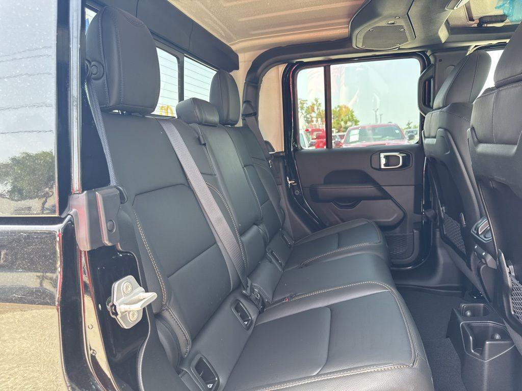 new 2025 Jeep Gladiator car, priced at $43,980