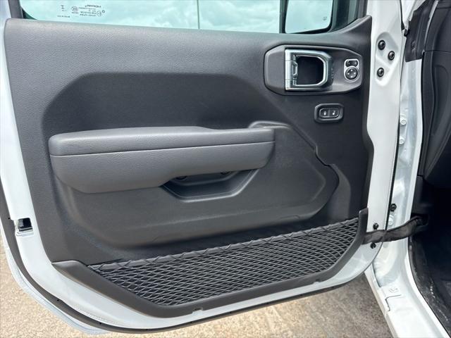 new 2025 Jeep Wrangler car, priced at $46,215