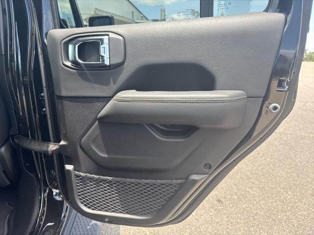 new 2025 Jeep Gladiator car, priced at $43,957