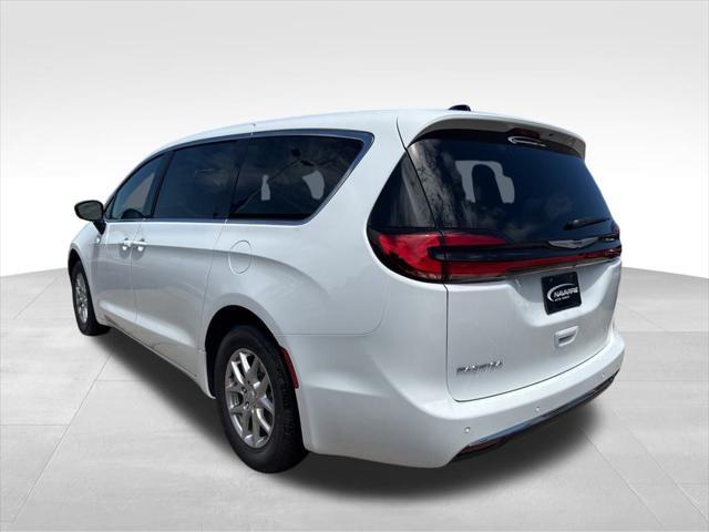 new 2025 Chrysler Pacifica car, priced at $42,247