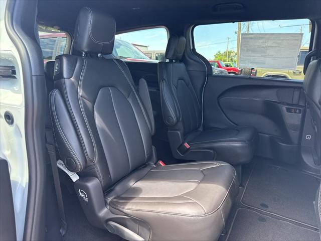 new 2025 Chrysler Pacifica car, priced at $42,247