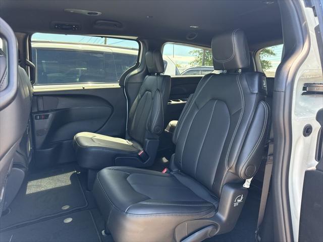 new 2025 Chrysler Pacifica car, priced at $42,247