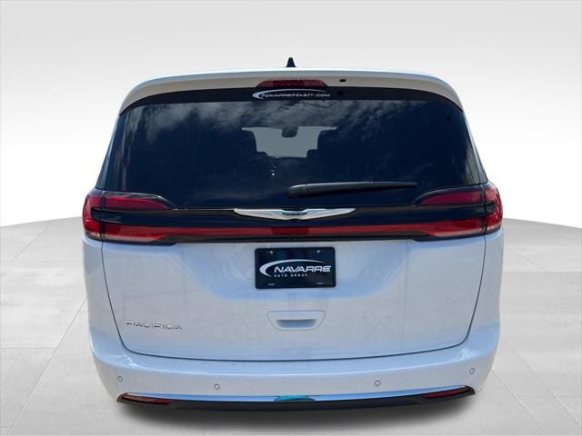 new 2025 Chrysler Pacifica car, priced at $42,247