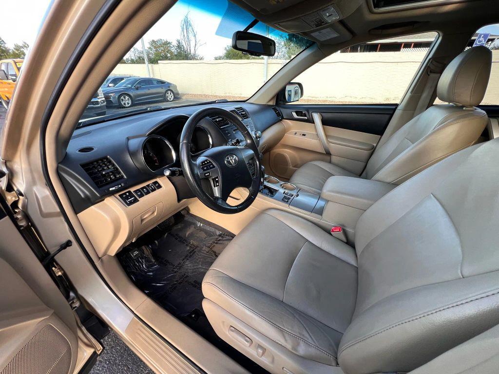 used 2011 Toyota Highlander car, priced at $11,495