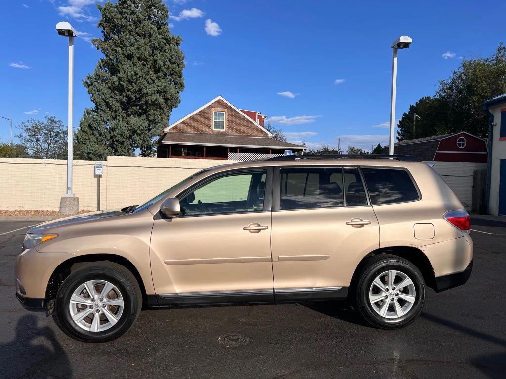 used 2011 Toyota Highlander car, priced at $11,495