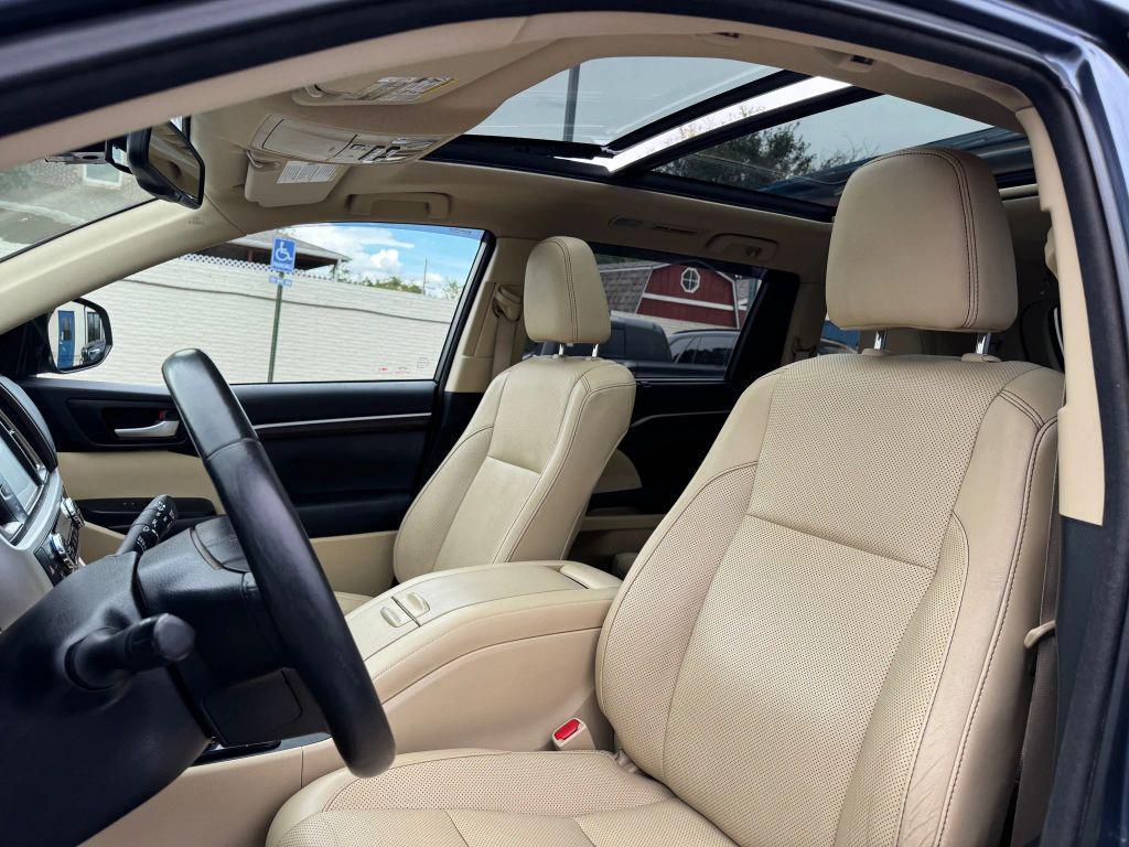 used 2015 Toyota Highlander Hybrid car, priced at $17,995