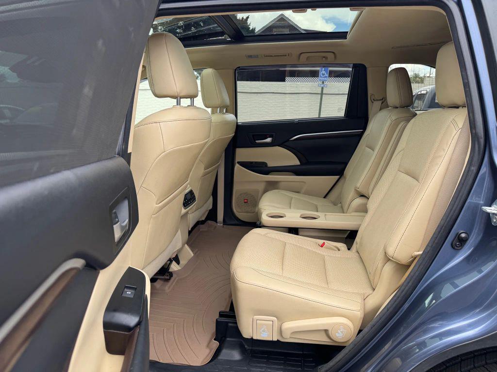 used 2015 Toyota Highlander Hybrid car, priced at $17,995