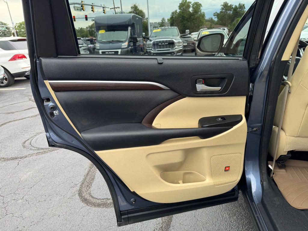 used 2015 Toyota Highlander Hybrid car, priced at $17,995
