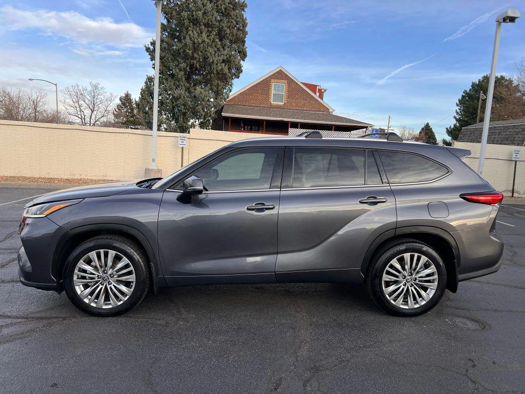 used 2023 Toyota Highlander car, priced at $36,995