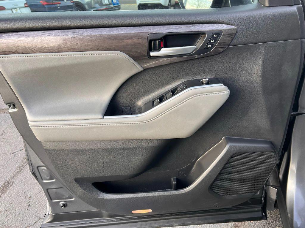 used 2023 Toyota Highlander car, priced at $36,995