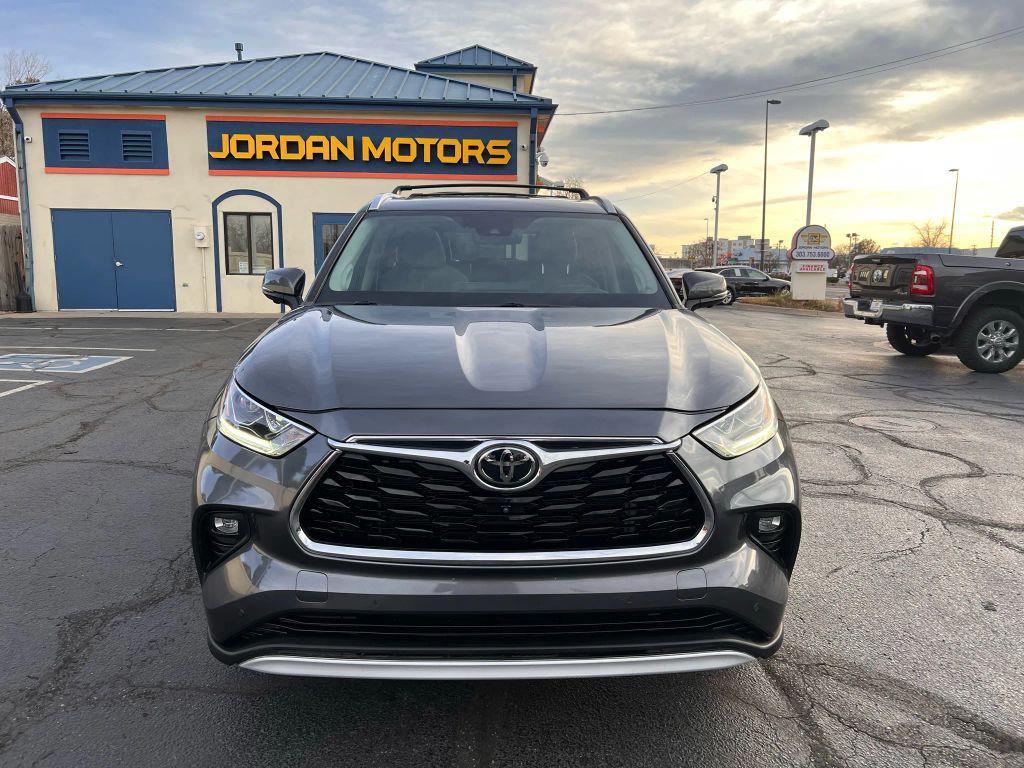 used 2023 Toyota Highlander car, priced at $36,995