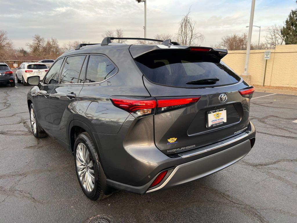 used 2023 Toyota Highlander car, priced at $36,995