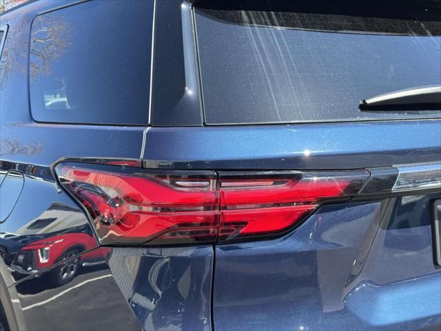 used 2022 Chevrolet Traverse car, priced at $23,795