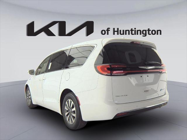 used 2022 Chrysler Pacifica Hybrid car, priced at $20,505