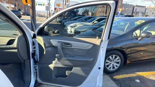 used 2017 Chevrolet Traverse car, priced at $10,499