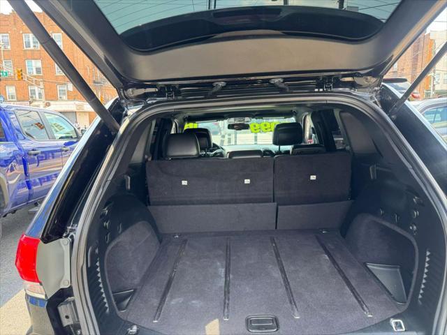 used 2016 Jeep Grand Cherokee car, priced at $14,995