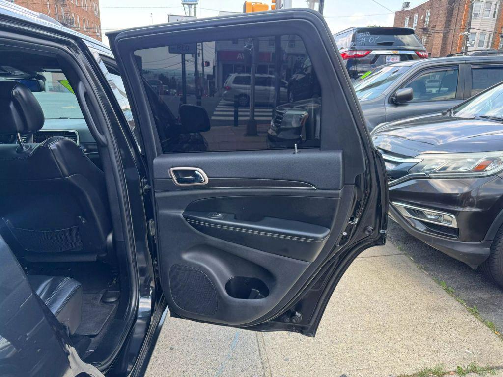 used 2016 Jeep Grand Cherokee car, priced at $14,995