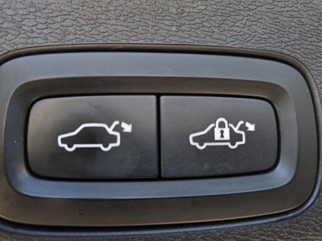 used 2021 Volvo XC60 car, priced at $32,121
