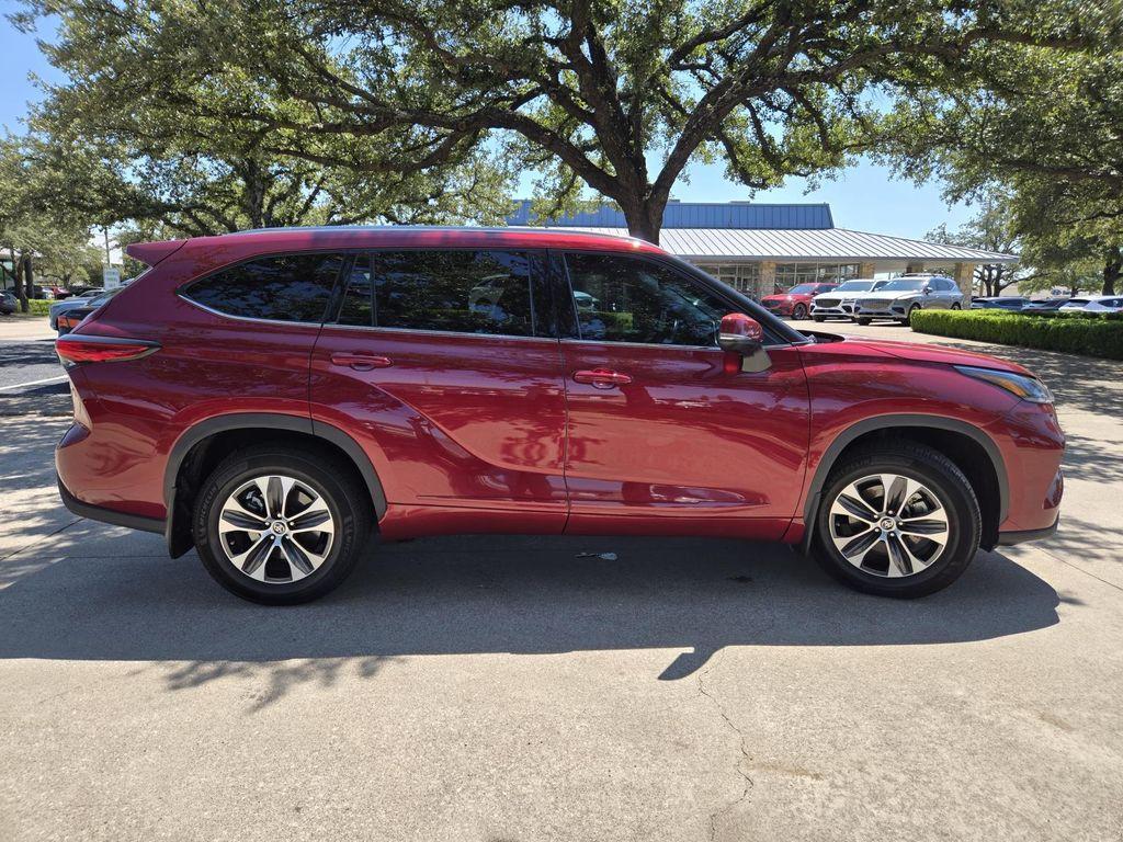 used 2021 Toyota Highlander car, priced at $31,672