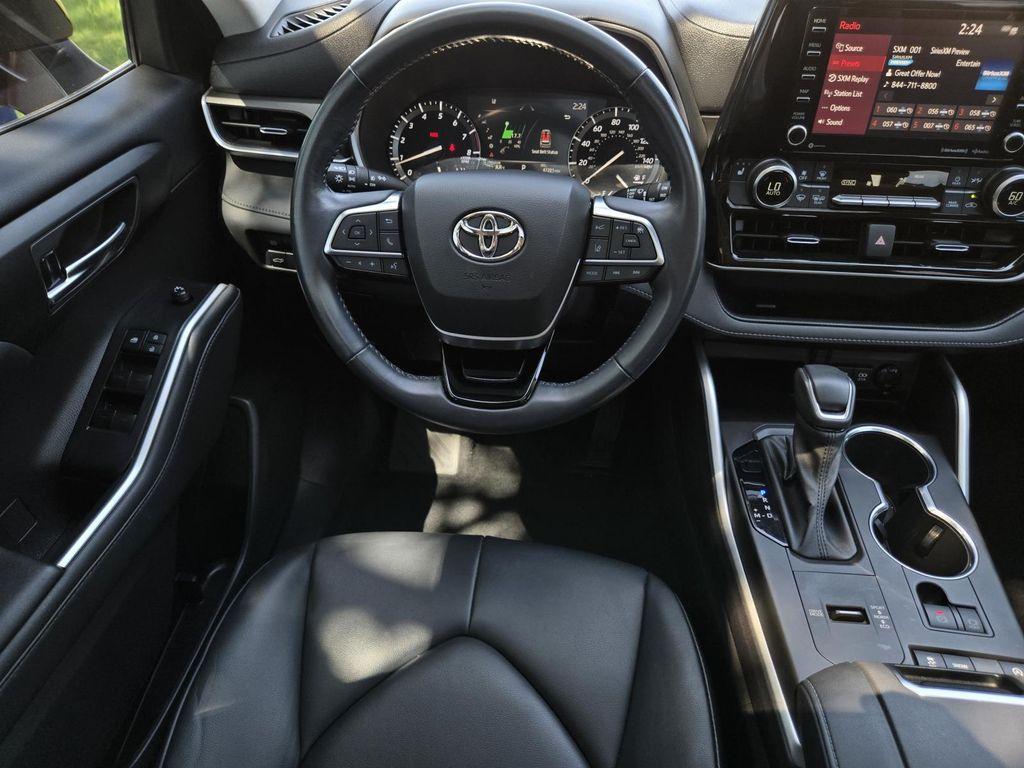 used 2021 Toyota Highlander car, priced at $31,672