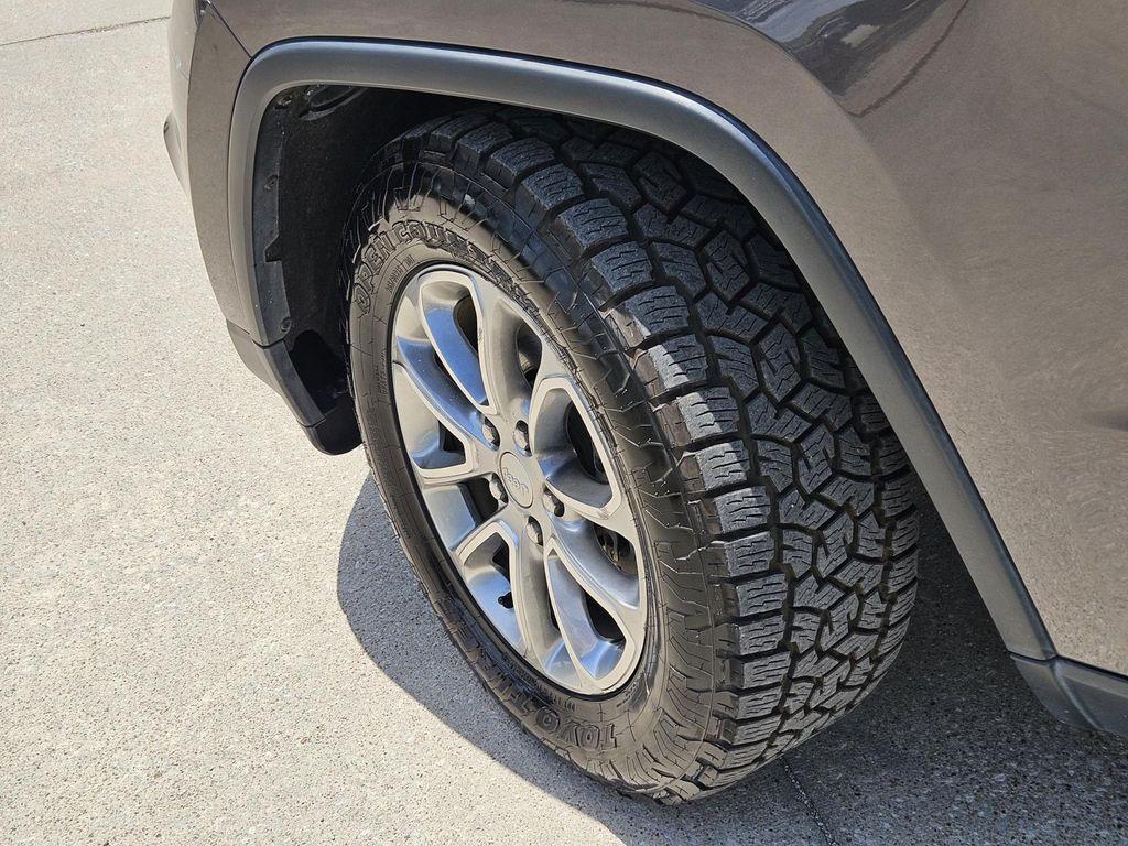 used 2015 Jeep Grand Cherokee car, priced at $14,385