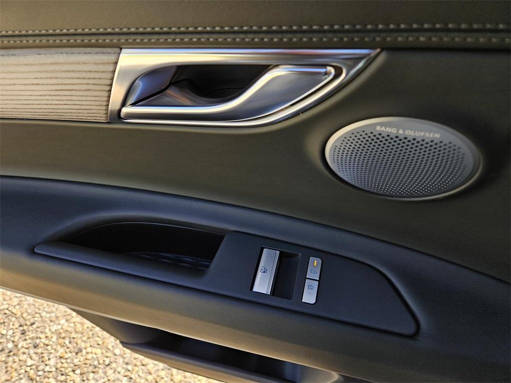 new 2025 Genesis GV80 car, priced at $82,789