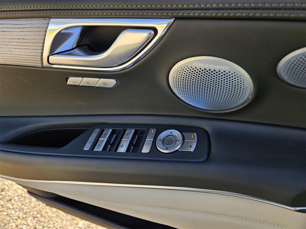 new 2025 Genesis GV80 car, priced at $82,789
