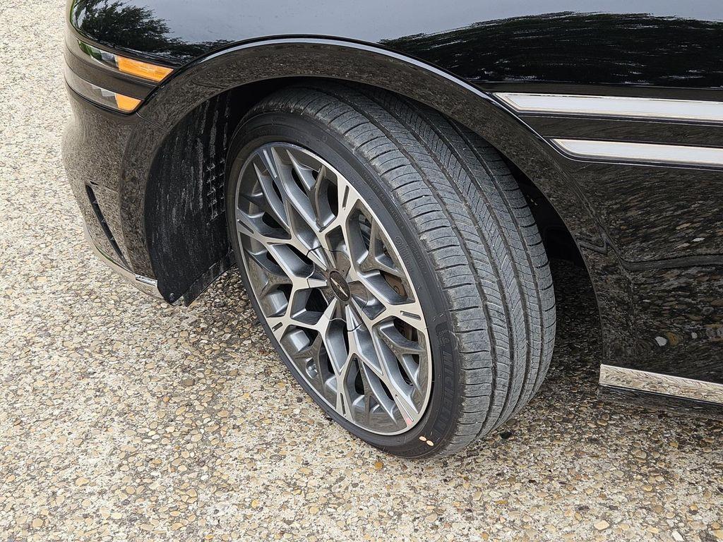 new 2025 Genesis G90 car, priced at $96,595