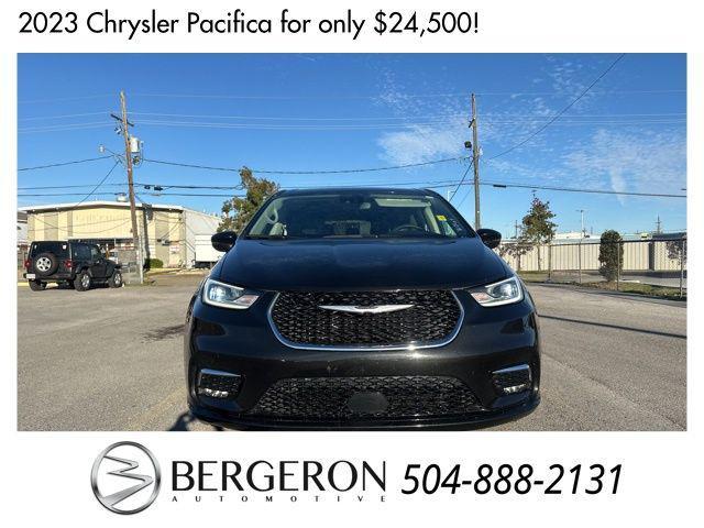 used 2023 Chrysler Pacifica car