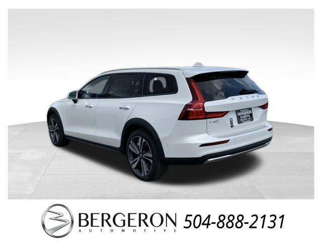 new 2024 Volvo V60 Cross Country car, priced at $54,135