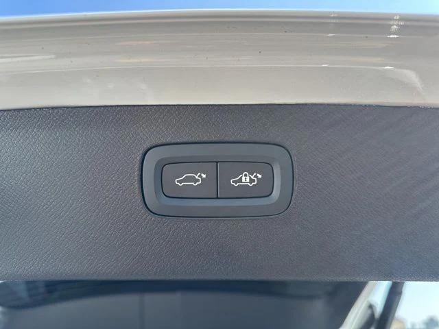 new 2025 Volvo XC90 car, priced at $65,395