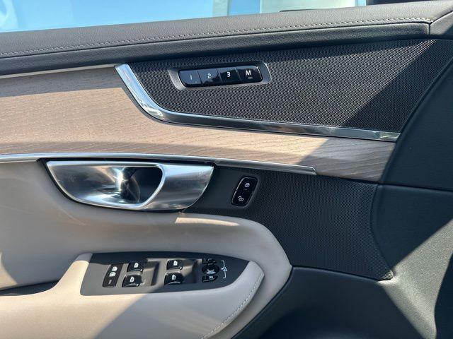 new 2025 Volvo XC90 car, priced at $65,395