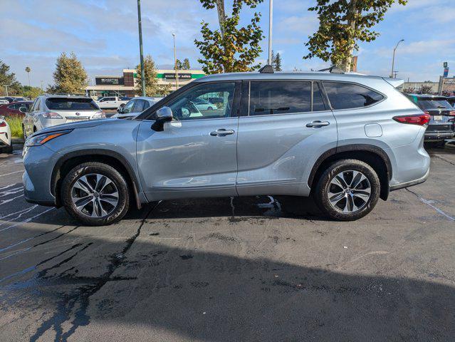 used 2020 Toyota Highlander car, priced at $28,599