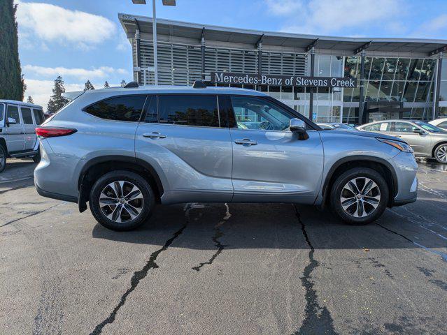 used 2020 Toyota Highlander car, priced at $28,599