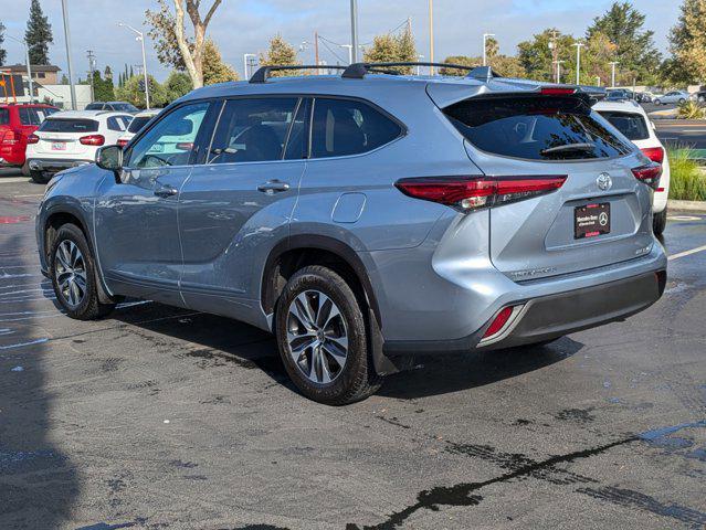 used 2020 Toyota Highlander car, priced at $28,599